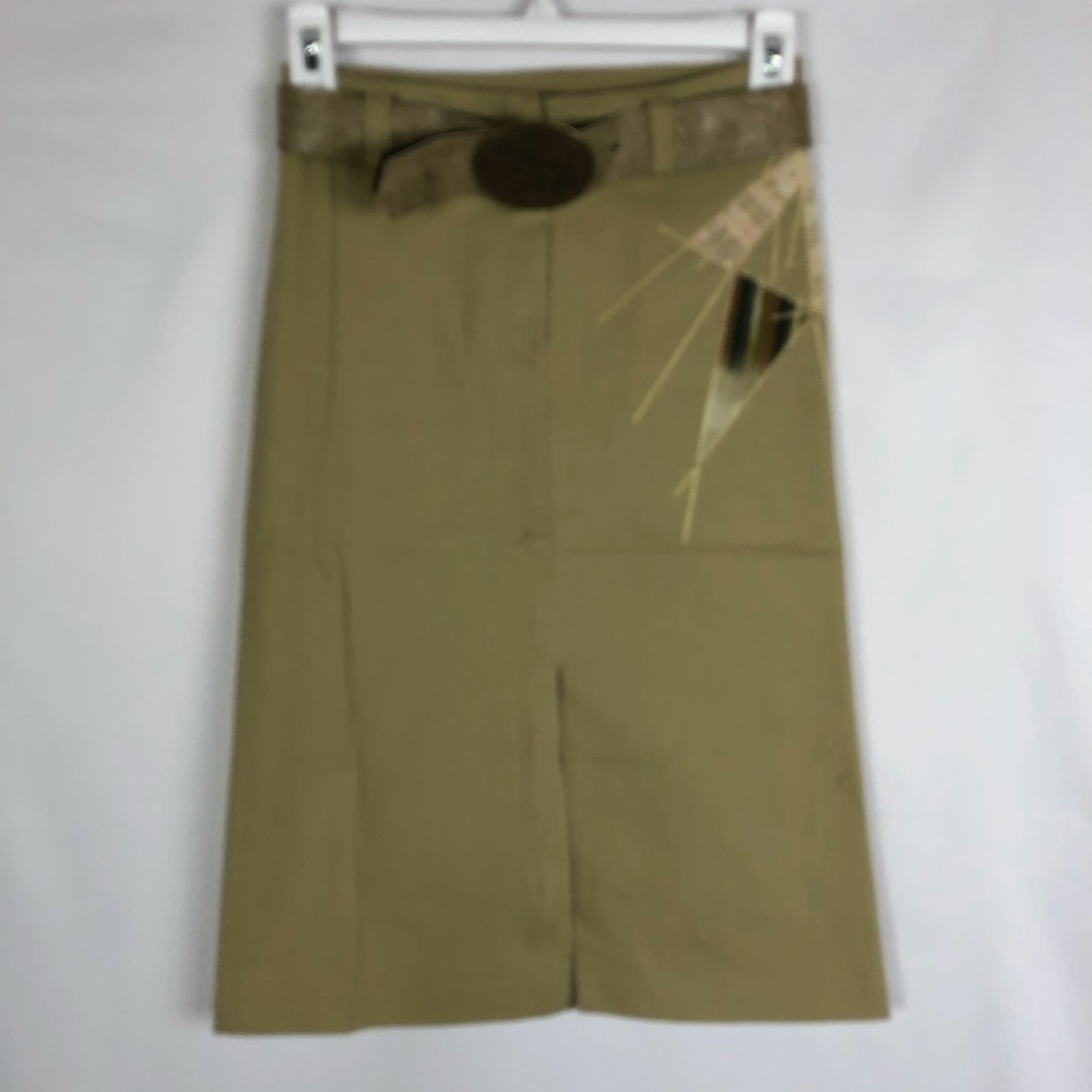 Belted skirt with embroidery design and front slit